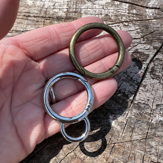 close up of spring gate clips