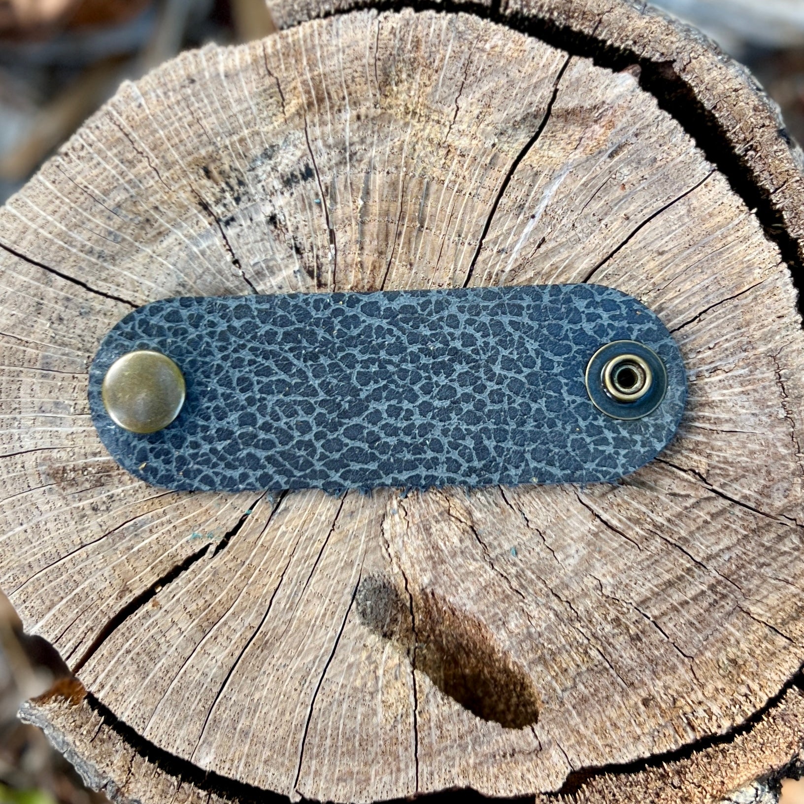 leather bandana slide in pebbled black