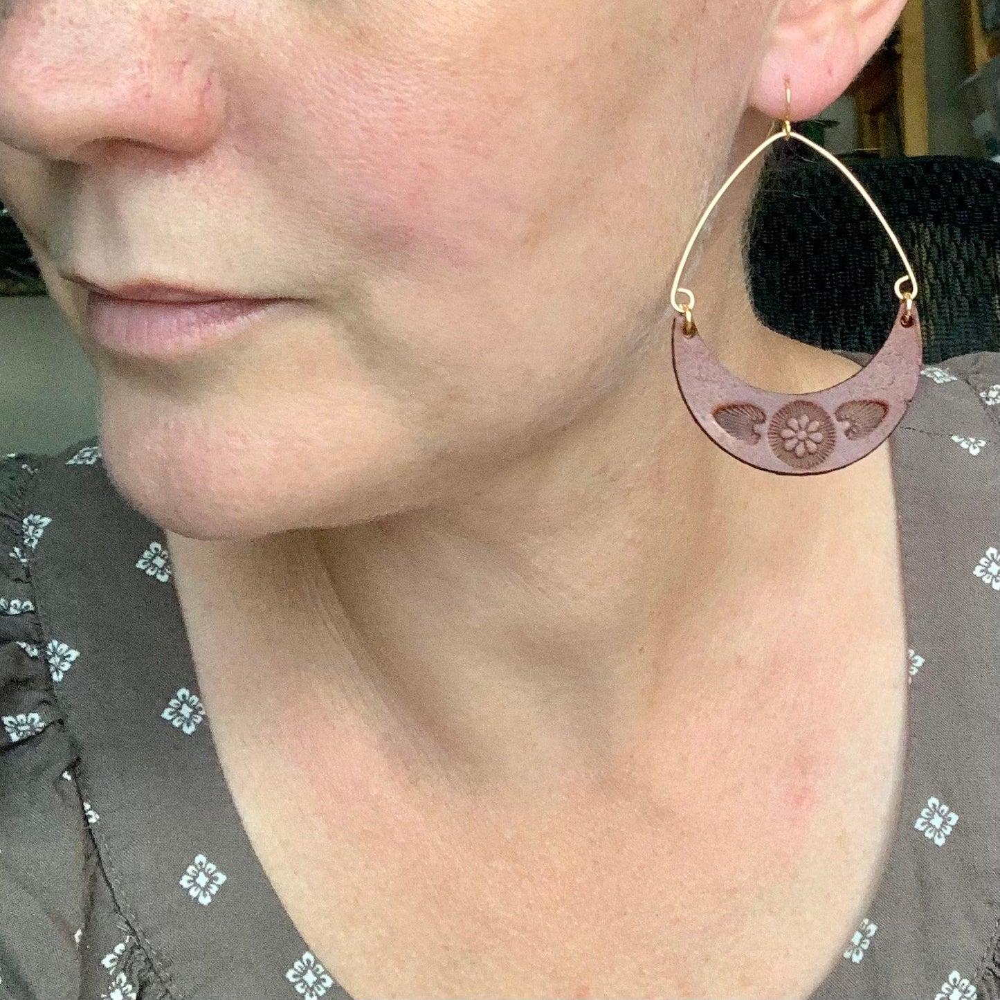 Leather Crescent Hoop Earrings - Saddle Tan